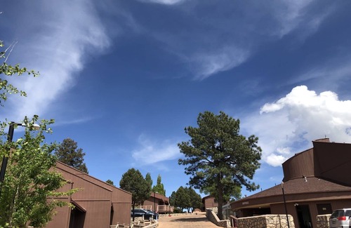 Ruidoso Condo | Charming 2 BR Retreat & Mountain Viwes
