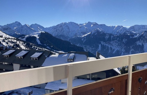 Eclose-Est Apartment | Charming 2-room apt in Alpe d'Huez, 4 people, south-facing balcony, ski locker