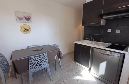 Balaruc-les-Bains Apartment | Charming 2-Star T2 w/Parking near Thermal Spa & Thau Lagoon