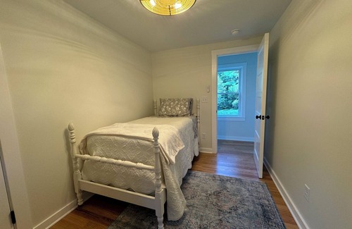 Castleton-on-Hudson Other | Charming 2-bedroom farmhouse cottage in Castleton-on-Hudson