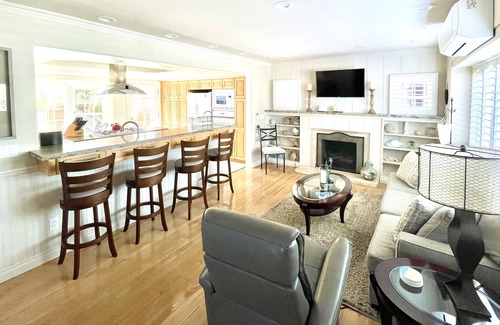 Hermosa Beach Cottage | Charming 2bd,2ba beach cottage steps from the sand