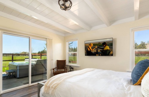 Solvang House | Charming 2bd 2br Cottage w/ Jacuzzi on Horse Ranch