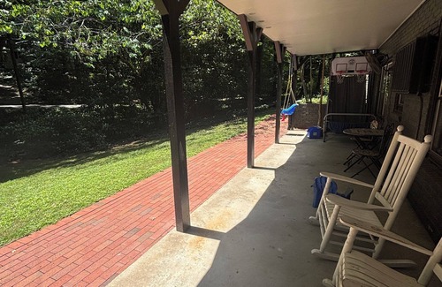 Chapel Hill Apartment | Charming 2BR apt feet from UNC-Chapel Hill, Dean Dome, and NC Botanical Garden