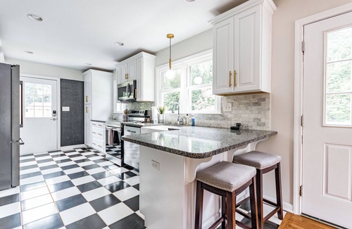 Raleigh House | Charming 2BR Cabin in Raleigh - starts at 3.5k/month