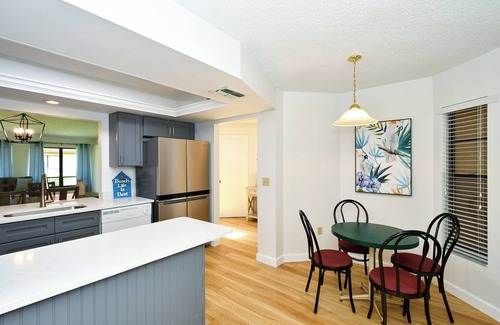 Sarasota Villa | Charming 2BR Close to Siesta Pool & Tennis Resort-style Community