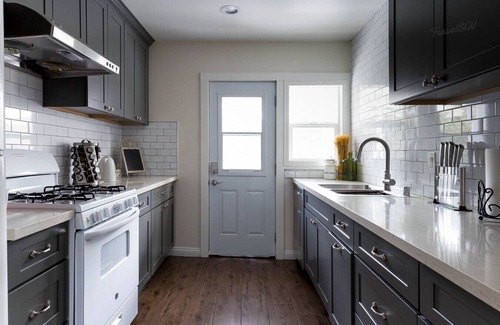 Alhambra House | Charming 2BR Farmhouse + Tesla Charger #TravelSGV