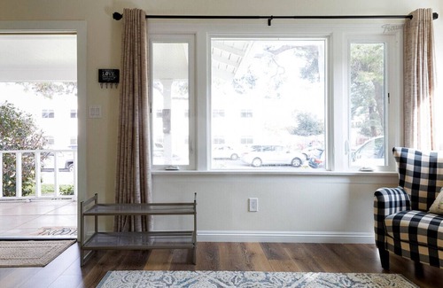 Alhambra House | Charming 2BR Farmhouse + Tesla Charger #TravelSGV
