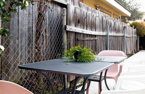 Alhambra House | Charming 2BR Farmhouse + Tesla Charger #TravelSGV