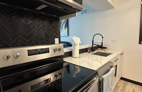 Middleton House | Charming 3/4-bed Condo with Theater, Netflix WiFi, AC in Middleton & lake access