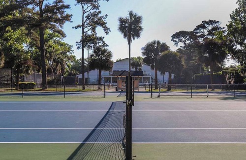 North Forest Beach Cottage | Charming 3-bedroom cottage in lovely Hilton Head Island with WiFi, fitness room