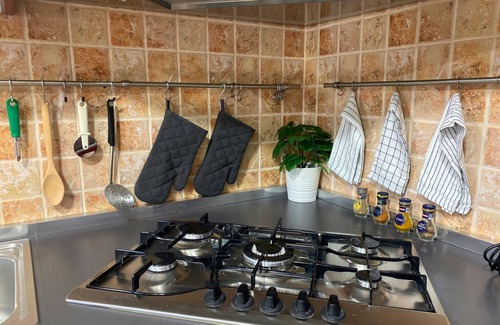 Capitana Villa | Charming 3-bedroom villa with A/C, WIFI, Steps to Beach, Parking