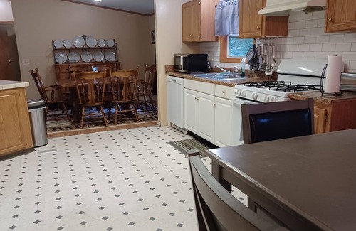 Kerhonkson House | Charming 3-bed/2-Bath with WiFi, AC in Wawarsing. Your Home Away from Home!