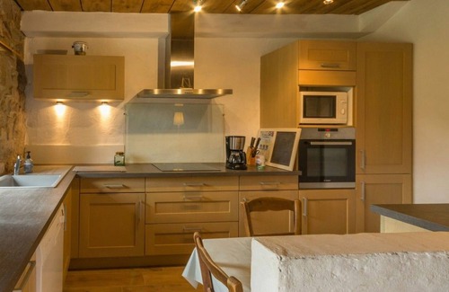 Guerande Cottage | Charming 3-Bed House with Garden near Guérande's Salt Marshes, Beaches & La Baule