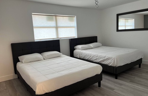 North Lauderdale House | Charming 3-bedroom townhome with AC, WiFi in Pleasant North Lauderdale