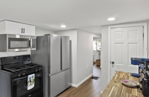 East Rochester House | Charming 3-bedroom house in peaceful East Rochester with WiFi, AC
