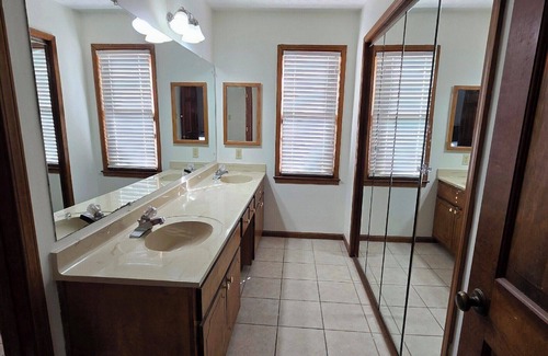 Stone Mountain House | Charming 3-bedroom house with WiFi, AC in Metro Atlanta