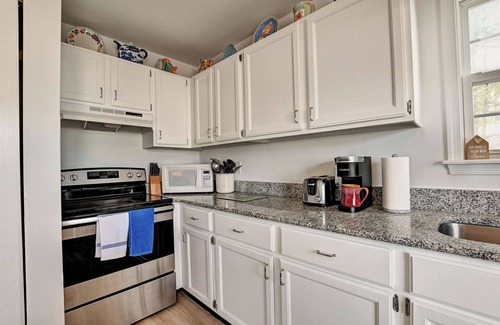 Cat Hill Cottage | Charming 3 Bedroom Cottage in Bahama Beach Cottages! Dog Friendly, WIFI, Beach Town!