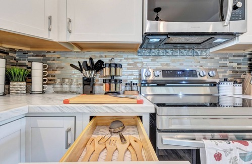 Springs at Kings Bay House | Charming 3-bedroom house with Heated pool/3 mins Sister Spring