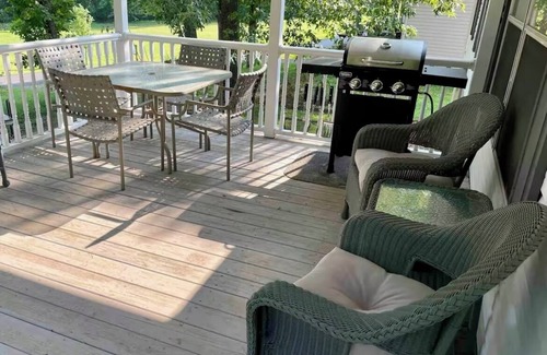 Gilbertsville House | Charming 3 bedroom lake front house in Gilbertsville with WiFi and AC