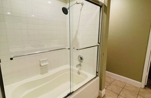 South Arlington House | Charming 3-bedroom house in Grand Prairie with WiFi and AC