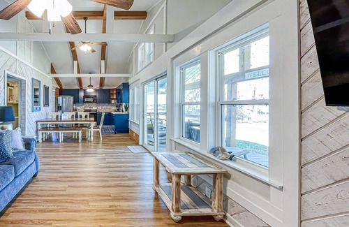 Lake Waccamaw House | Charming 3-bedroom house on enchanting Lake Waccamaw with AC