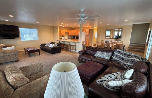 Dingle House | Charming 3-bedroom beach house, fabulous St. Charles, Idaho - Beautiful Views