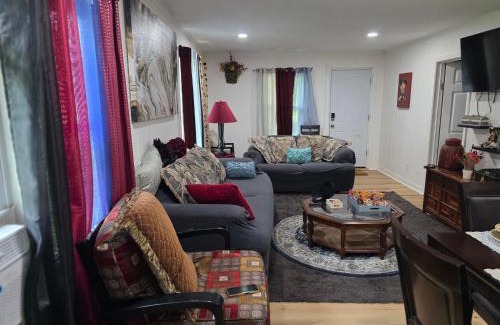 Bloomfield House | Charming 3 bedroom 2 bath home in Bloomfield with wishing well
