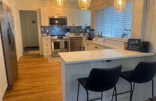 Downtown Dunedin Cottage | Charming 3-bedroom/2-bath Cottage with Hot Tub Downtown Dunedin