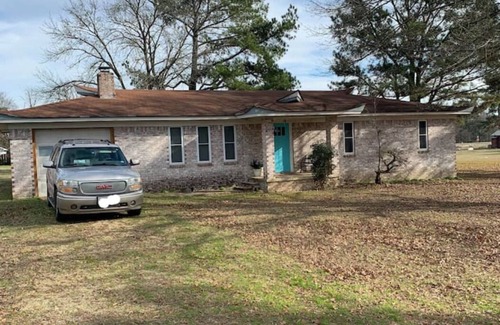 Broken Bow House | Charming 3-bedroom 2-full bathroom house in enchanting Broken Bow with WiFi, AC.