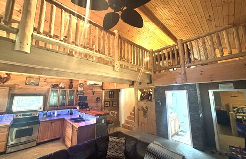 Fort McCoy Cabin | Charming 3 Bedroom, 2 Bath Custom Built Log Cabin in Ocala National Forest.