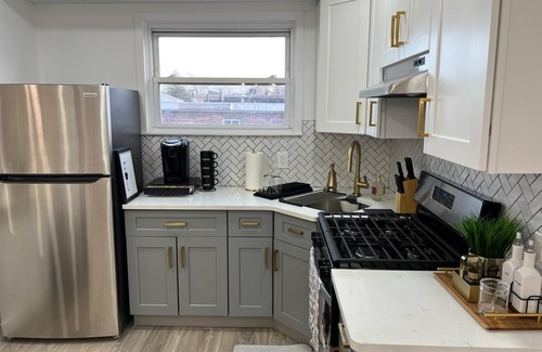 Throgs Neck Apartment | Charming 3-bedroom apartment in The Bronx