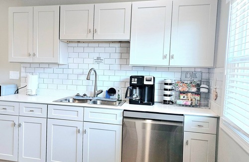 Eastside House | Charming 3-bedroom apartment within 5 minutes of SU, Le Moyne, and Hospitals