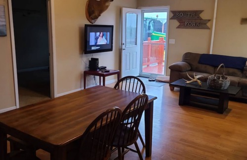 Fowler House | Charming 3-bedroom building with WiFi, AC in enjoyable West Point