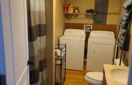 Fowler House | Charming 3-bedroom building with WiFi, AC in enjoyable West Point