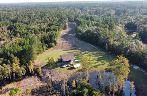 Lucedale Cabin | Charming 3-bedroom cabin with WiFi, AC on Escatawpa River in Lucedale MS