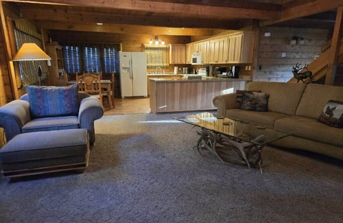 Alpine Cabin | Charming 3 bedroom cabin in the White Mountains, Tal Wi Wi/Alpine with WIFI