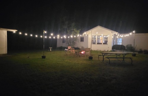 Higgins Lake Cottage | Charming 3-bedroom cottage with AC and WiFi at Higgins Lake.