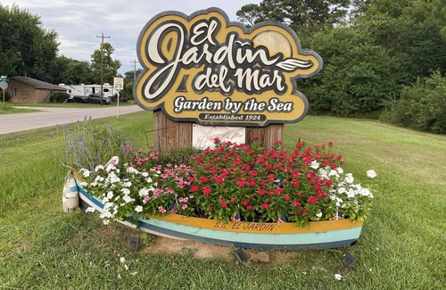 El Lago House | Charming 3-bedroom cottage in Seabrook, Texas