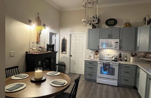 Denison House | Charming 3-bedroom cottage with relaxing outdoor space in downtown Denison.