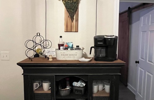 Denison House | Charming 3-bedroom cottage with relaxing outdoor space in downtown Denison.