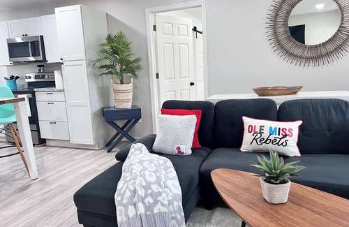 Oxford Cottage | Charming 3-bedroom cottage - 5 minutes to Ole Miss!