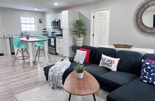 Oxford Cottage | Charming 3-bedroom cottage - 5 minutes to Ole Miss!