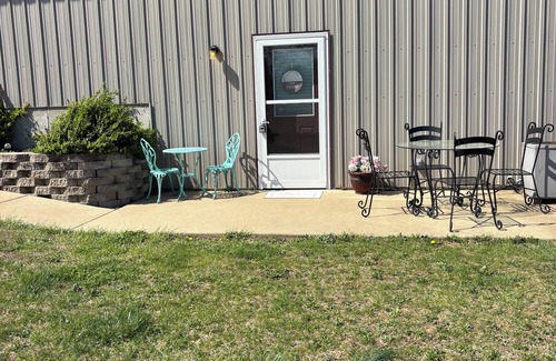 Union House | Charming 3-bedroom country house barndominium with WiFi in Union, pet friendly