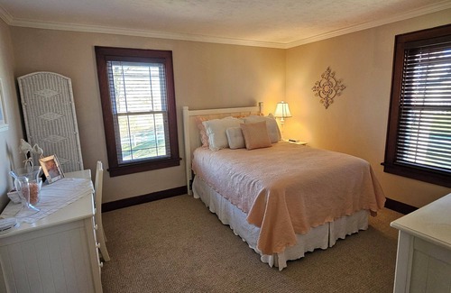 Princeton Other | Charming 3-bedroom farmhouse with beautiful views.newly decorated.
