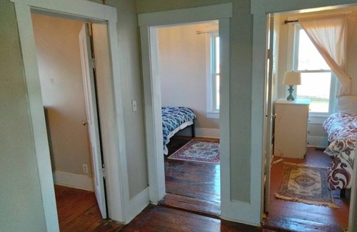 Liberty Center Other | Charming 3-bedroom farmhouse with WiFi, AC in quaint Warren