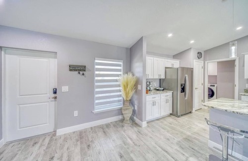 Diplomat House | Charming 3-bedroom house with beautiful heated pool and plenty of amenities