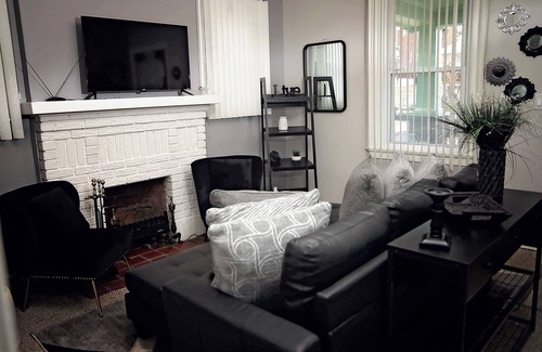 Roselawn Finance House | Charming 3-bedroom house with WiFi and AC in Cincinnati