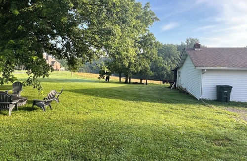 Cottontown House | Charming 3-bedroom house located in Cottontown just 20 miles from Nashville