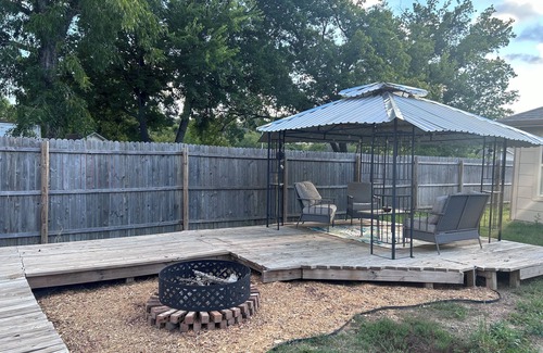 Fort Worth House | Charming 3-bedroom house with AC and WiFi in awesome town of Fort Worth