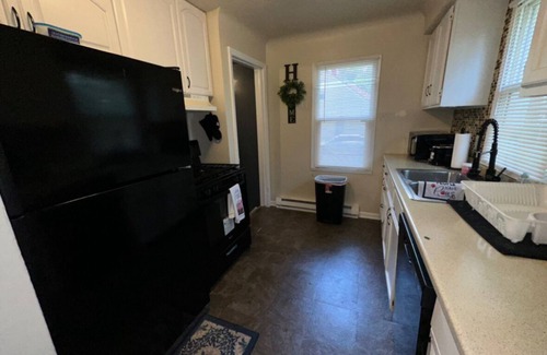Southfield House | Charming 3-bedroom house with WiFi in welcoming Southfield